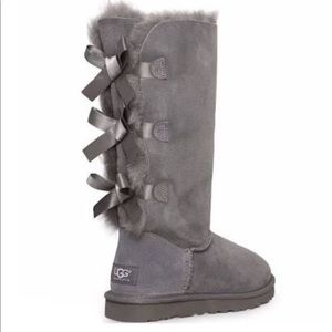 GREY BAILEY BOW UGGS WITH BOX